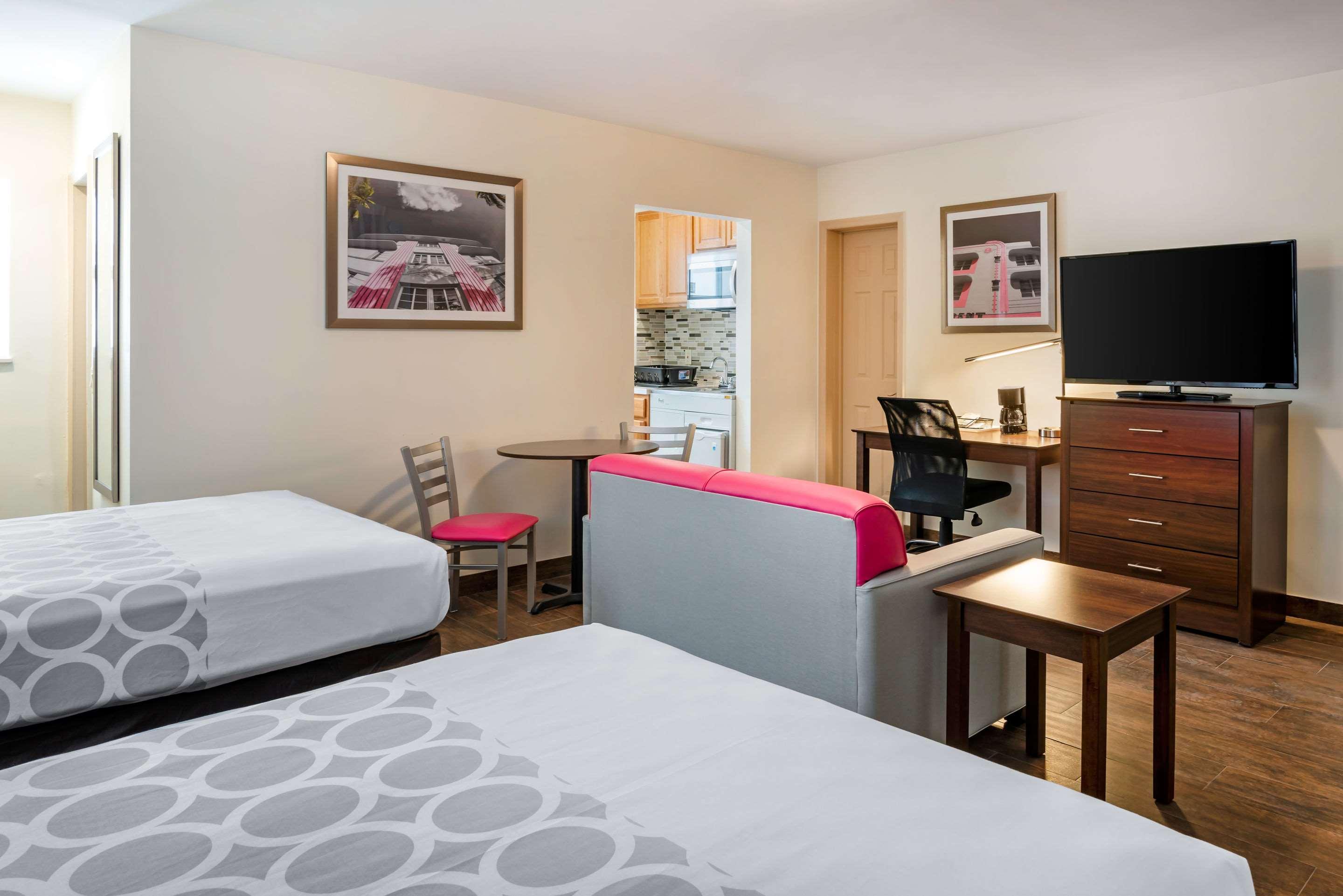 Downtown Hollywood Gardens Inn & Suites Exteriér fotografie
