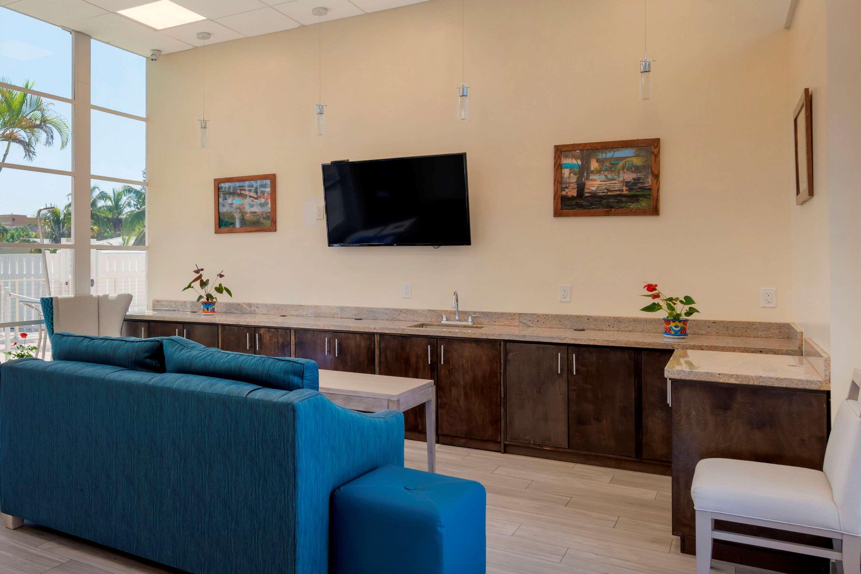 Downtown Hollywood Gardens Inn & Suites Exteriér fotografie