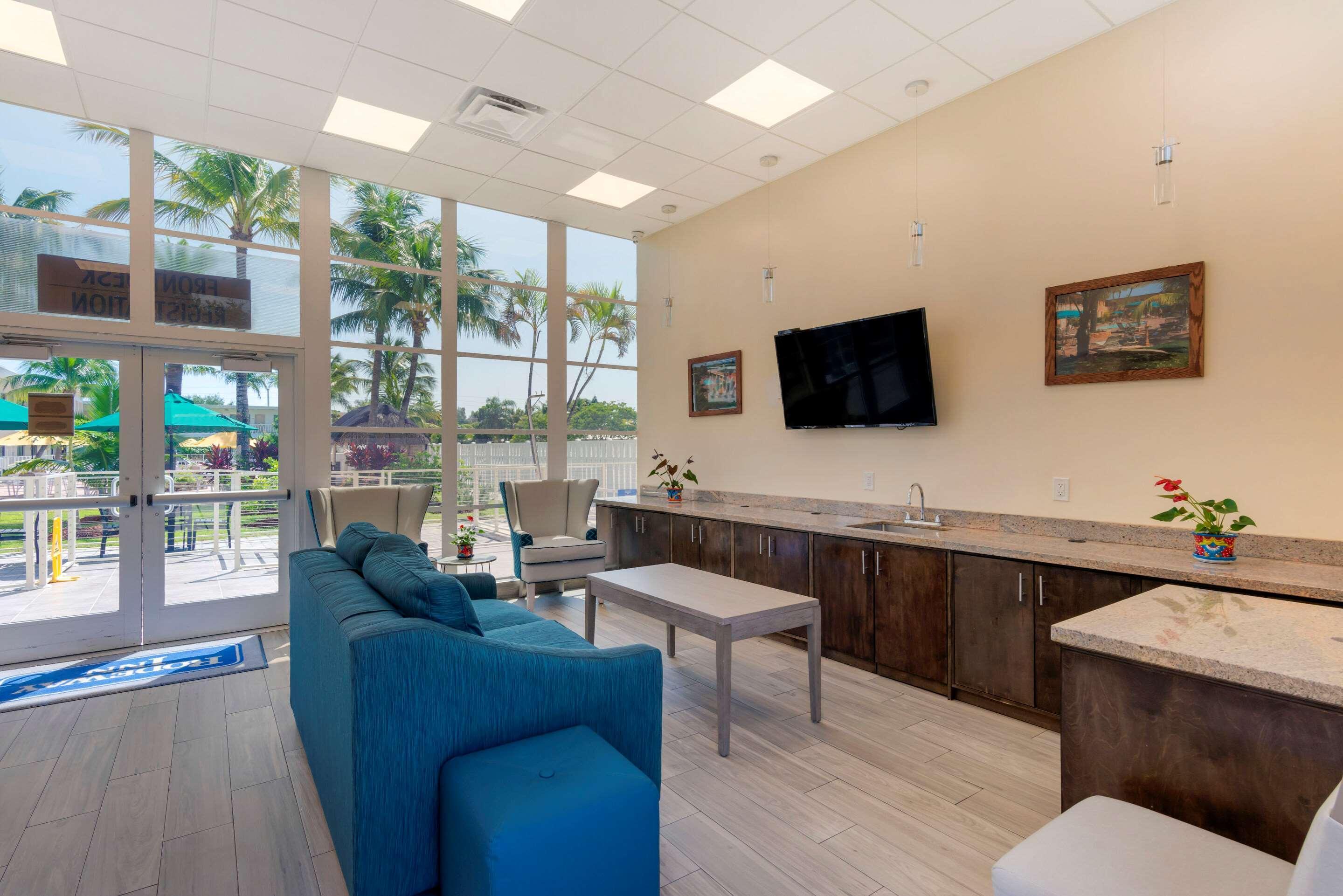 Downtown Hollywood Gardens Inn & Suites Exteriér fotografie