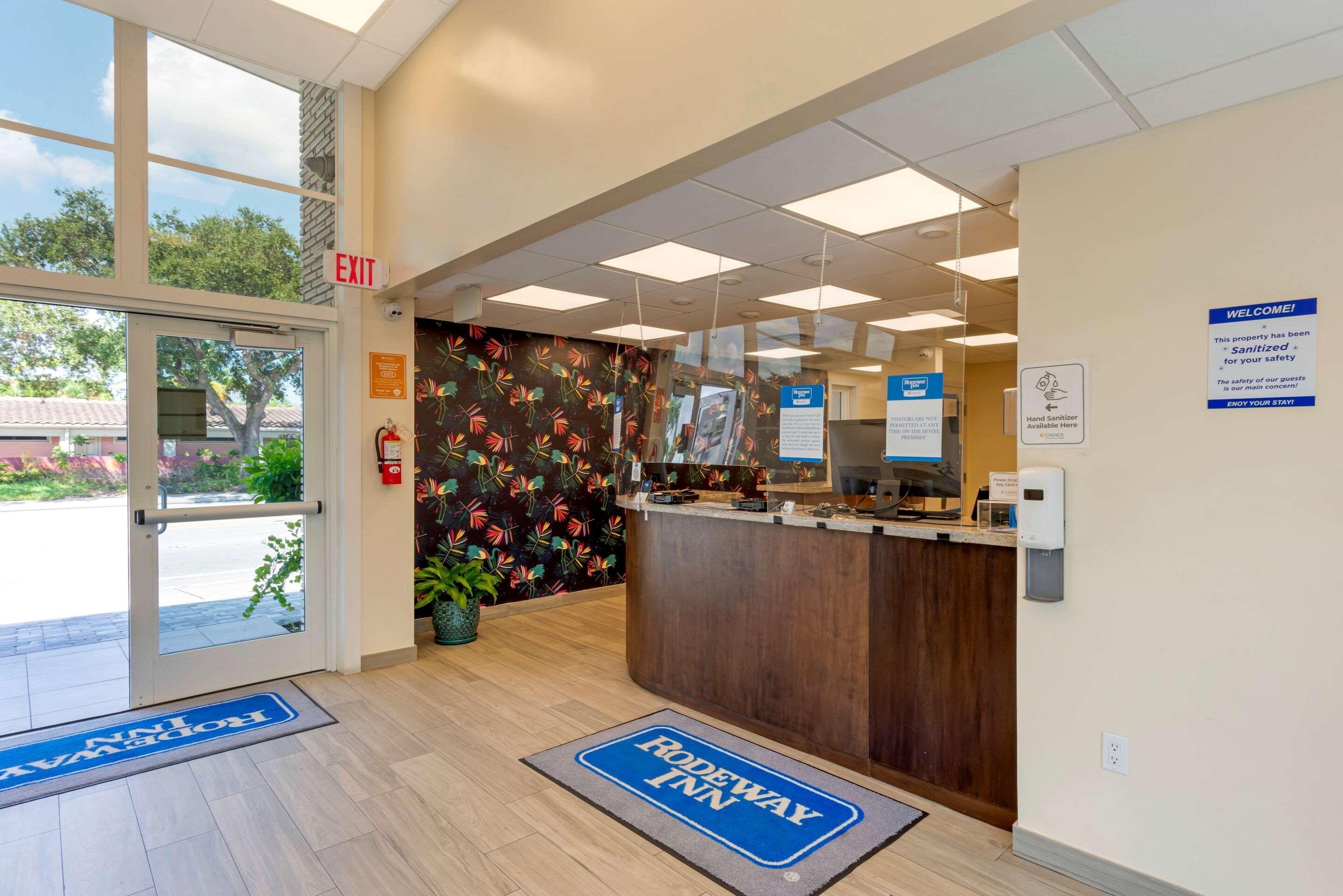 Downtown Hollywood Gardens Inn & Suites Exteriér fotografie